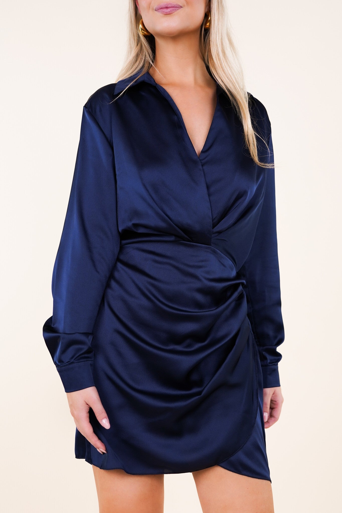 Satin jurk met lange mouwen donker blauw - Xeni